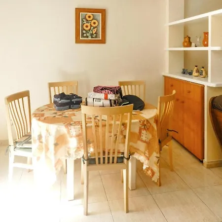 Bright And Modern House In Central With Large, Shared Pool, 5min F...