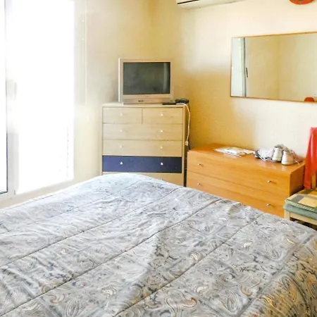 Bright And Modern House In Central With Large, Shared Pool, 5min F... Apartamento *