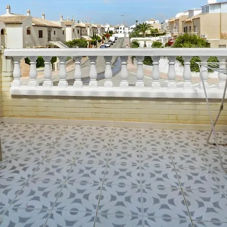 Apartamento Bright And Modern House In Central With Large, Shared Pool, 5min F... Torrevieja