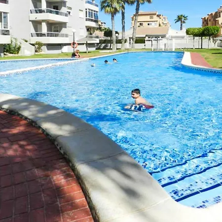 Bright And Modern House In Central With Large, Shared Pool, 5min F... Apartment *