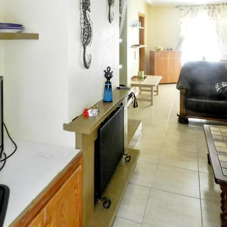 Apartment Bright And Modern House In Central With Large, Shared Pool, 5min F... *