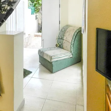 Apartment Bright And Modern House In Central With Large, Shared Pool, 5min F... *