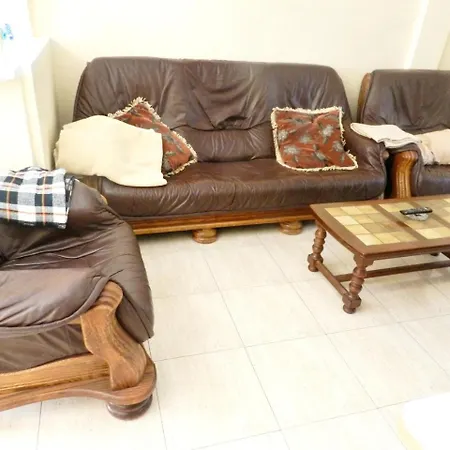 Apartment Bright And Modern House In Central With Large, Shared Pool, 5min F... *