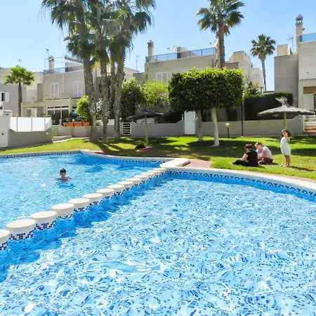 Apartment Bright And Modern House In Central With Large, Shared Pool, 5min F...